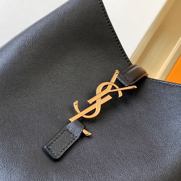 Saint Laurent Le 5 À 7 Soft Small Shoulder Bag in Black Leather Saint Laurent Le 5 À 7 Soft Small Shoulder Bag in Black Leather