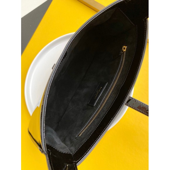 Saint Laurent Le 5 À 7 Hobo Bag in Black Patent Calfskin Saint Laurent Le 5 À 7 Hobo Bag in Black Patent Calfskin