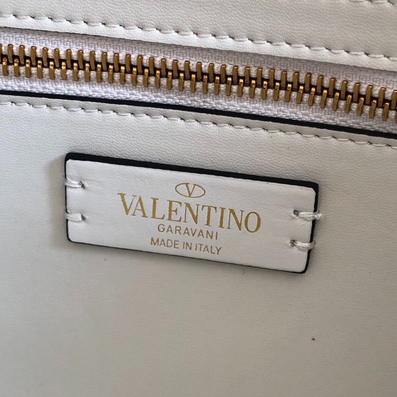 Valentino Roman Stud Large Chain Bag In White Nappa Leather